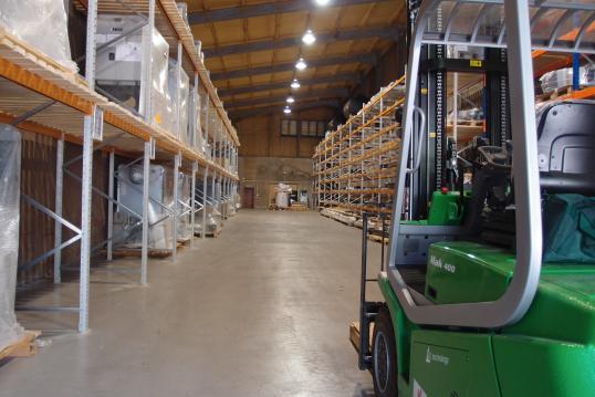 Plug and play biomass for warehouses
